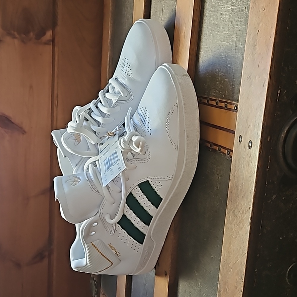 New ADIDAS Tyshawn Men Mid 13's no box